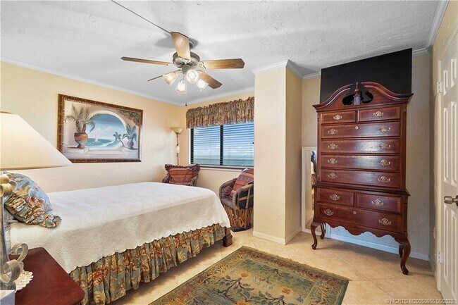 Building Photo - 10410 S Ocean Dr