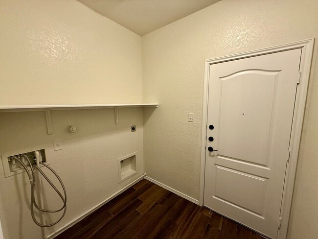 Building Photo - Beautiful 4-Bedroom, 2.5 Bathroom Home Near Seaworld!