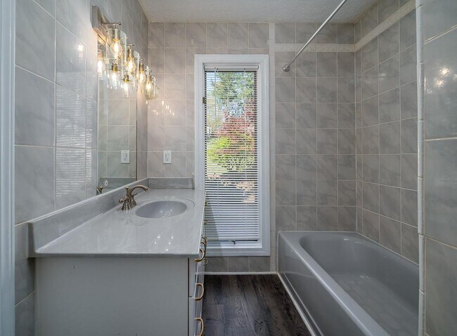 Building Photo - 4079 Dunnington Dr