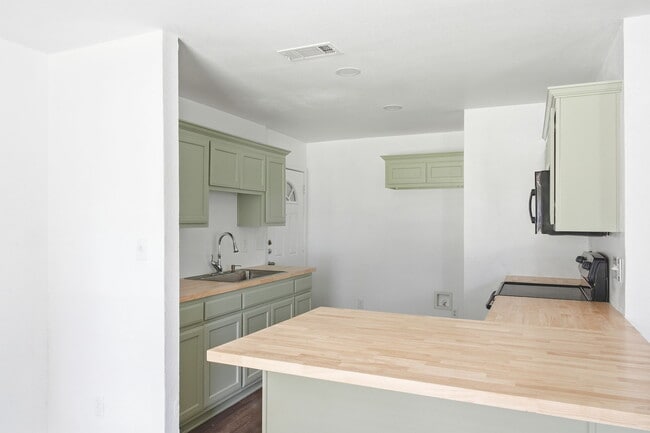 Building Photo - 406 S Maxey St