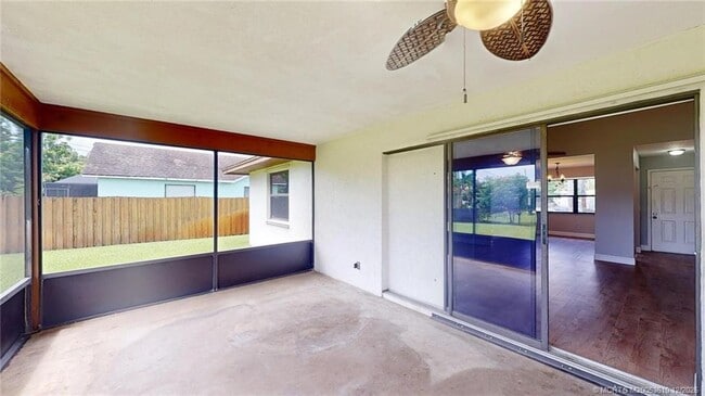 Building Photo - 2881 SE Nance St