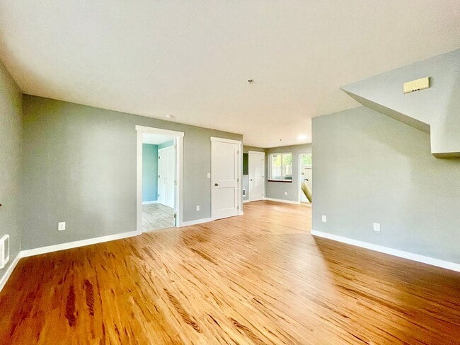 Building Photo - 2301