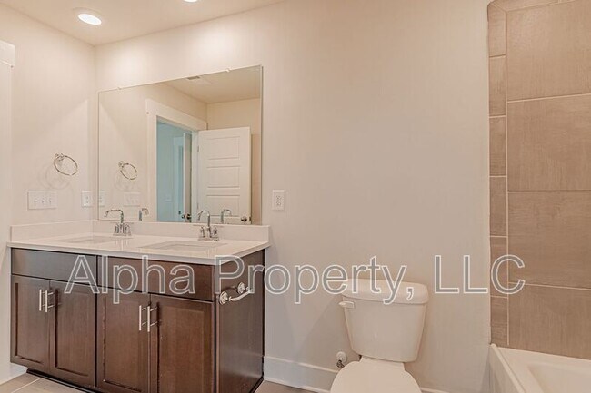 Building Photo - 164 Bromes Way