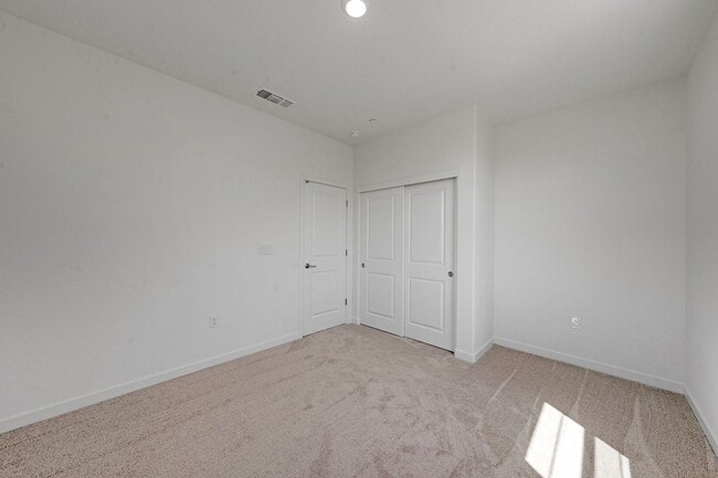 Building Photo - Never Lived In 4 Bedroom Home for Rent in Folsom Ranch!