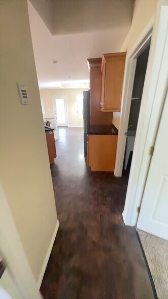 Building Photo - 542 E Juniper Dr
