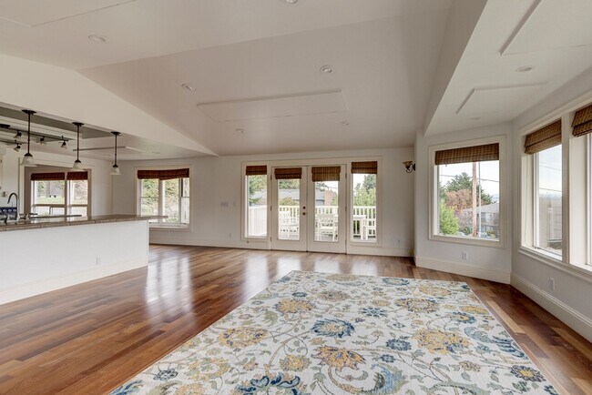 Building Photo - Charming Upper-Level Home with Water View – Walk to Downtown Coupeville