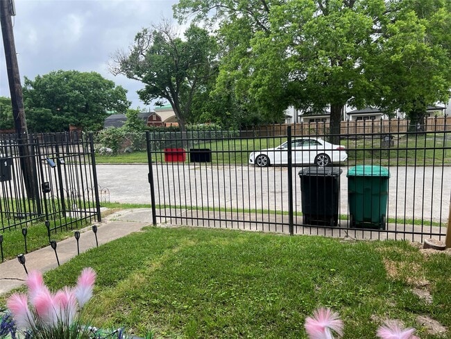 Building Photo - 3511 Palmer St