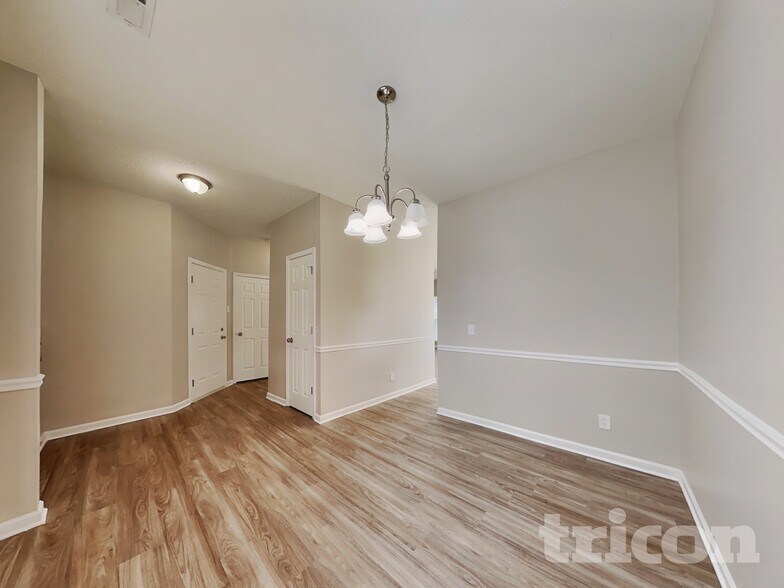 Building Photo - 4616 Village Square Ct