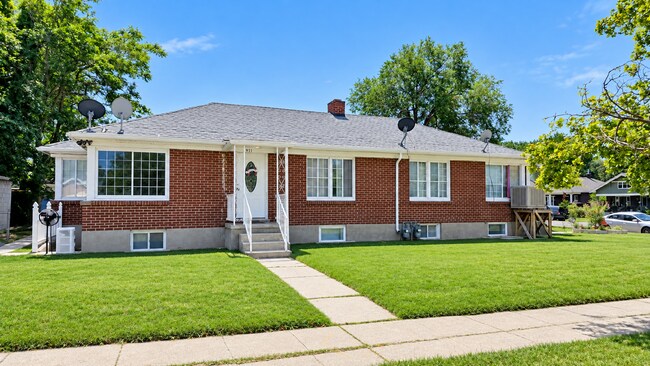 Building Photo - Two bedroom in great Ogden Location!