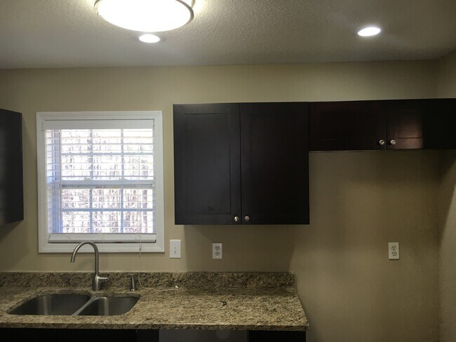 Building Photo - Perfect 3 Bedroom, 2 Bath Home For Rent accepting vouchers