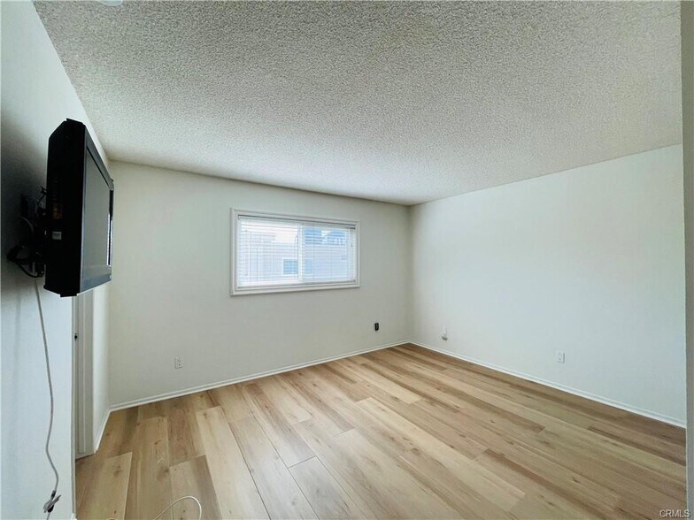 Secondary Suite - 10201 Mason Ave