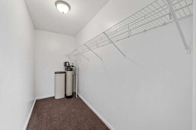 Building Photo - 3 Bedroom Pet Friendly Home For Rent Close...