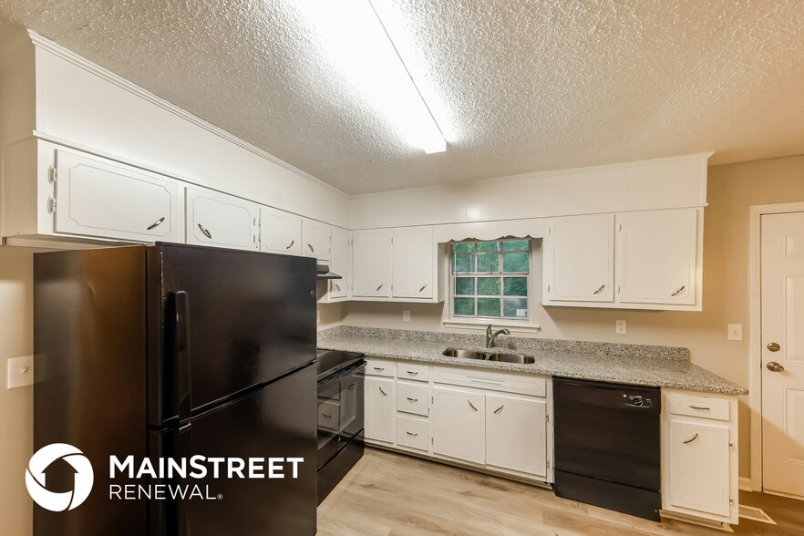 Building Photo - 3033 Carleton Rd