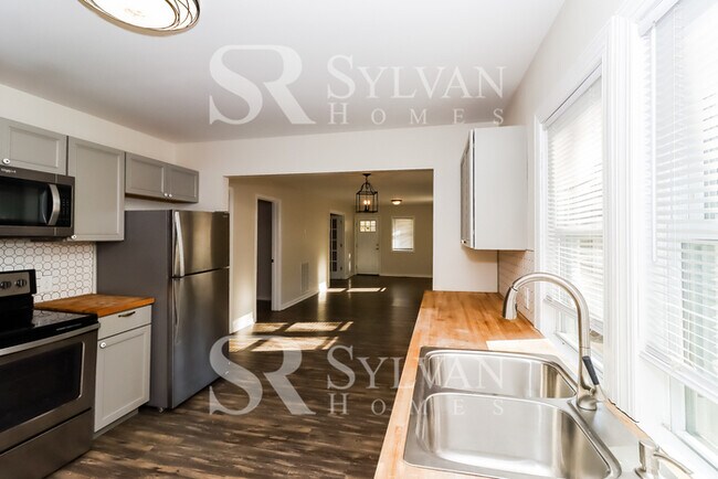 Building Photo - Lease today! No extra charge for contentment and relaxation!