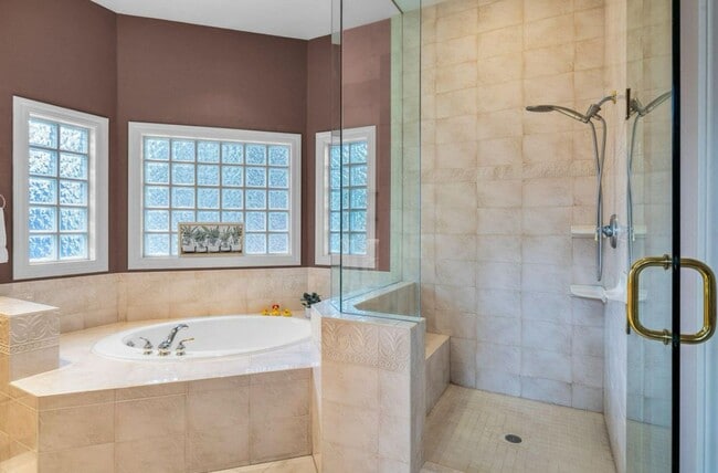 Building Photo - Gorgeous Single Level Luxury Home with 3-C...