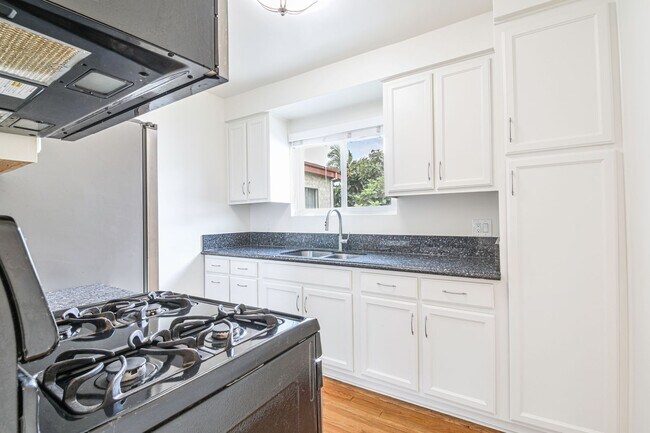 Interior Photo - 1801 N. Harvard Blvd