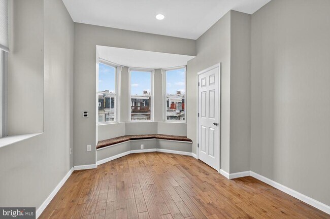 Building Photo - 4420 Chestnut St