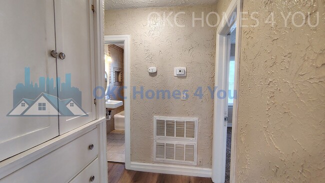 Building Photo - NW OKC 4 Bed Near I-44 & NW 23rd St.