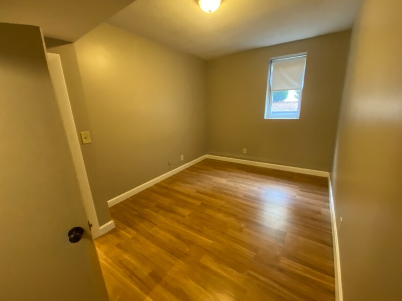 Building Photo - 1862 Beacon St