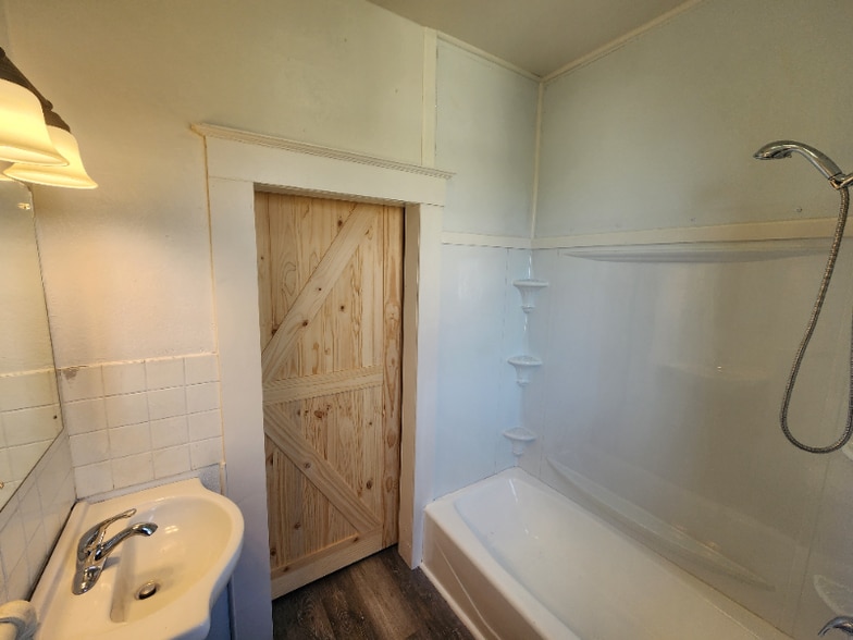 Building Photo - 1703 7th Ave