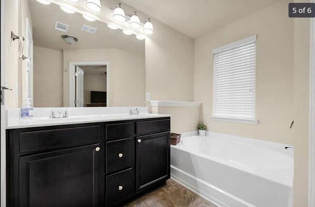 Building Photo - 3689 Brockenhurst Dr