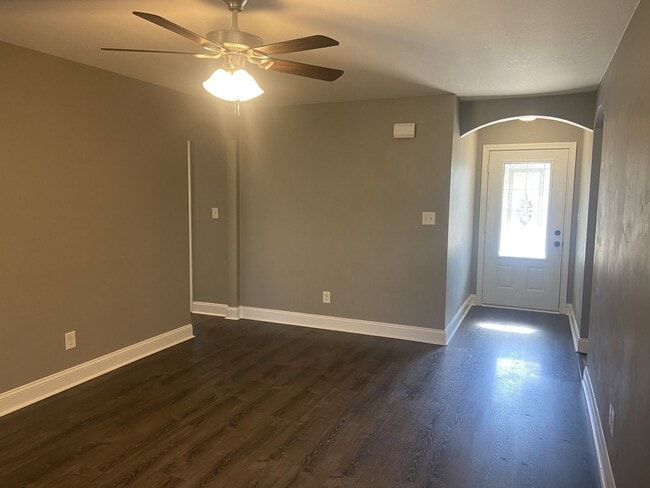 Building Photo - Sweet 3 bed 2 bath.  No Backyard Neighbors.