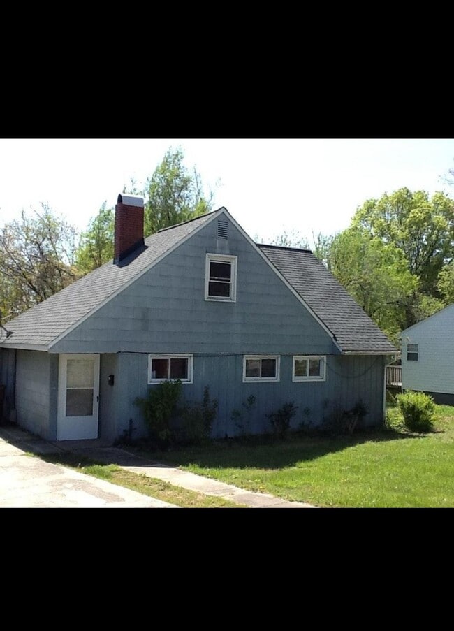 Primary Photo - 1510 Summit Ave