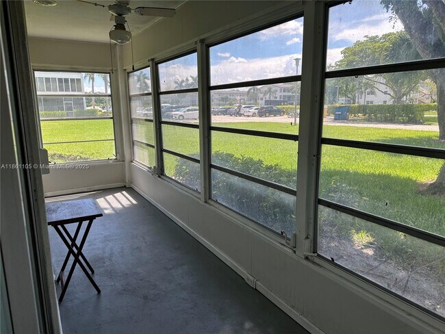 Building Photo - 599 Fanshaw N