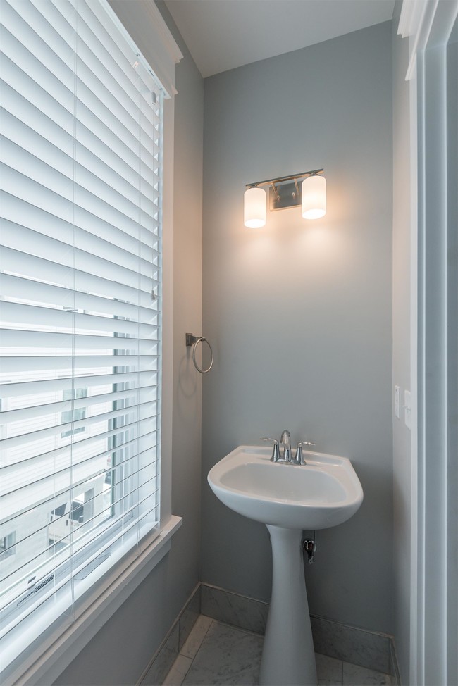 Building Photo - 3 Sanctuary Ct