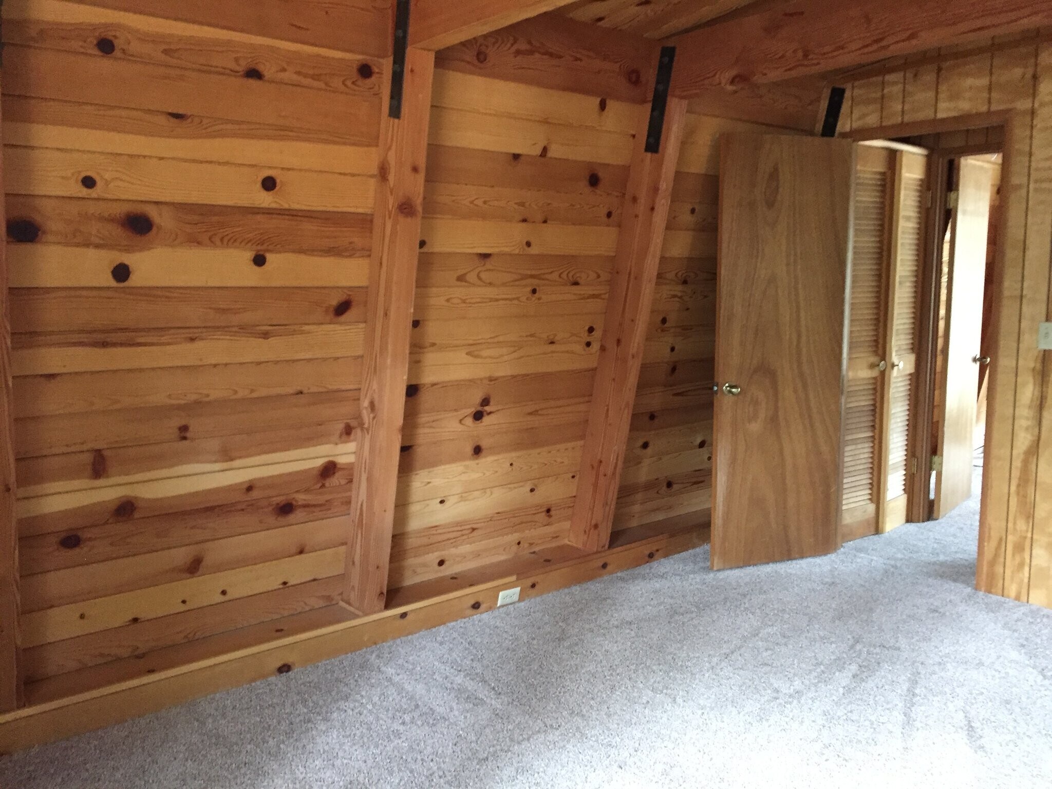 Building Photo - 2037 Fox Ln