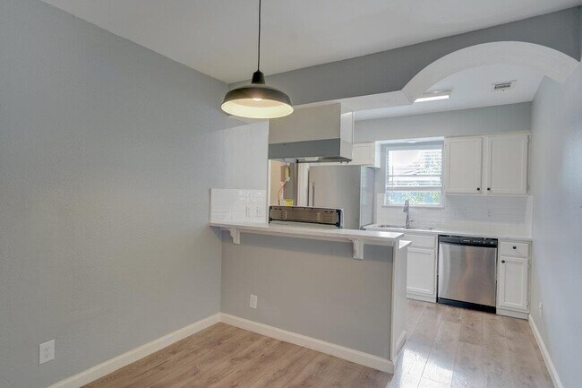 Building Photo - 304 John N Garner Cir