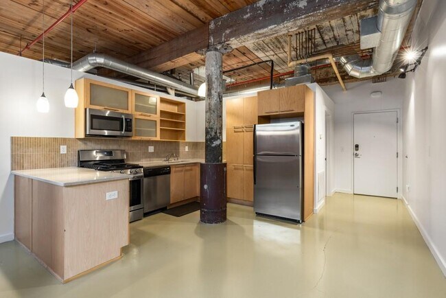 Building Photo - 170 Boulevard SE