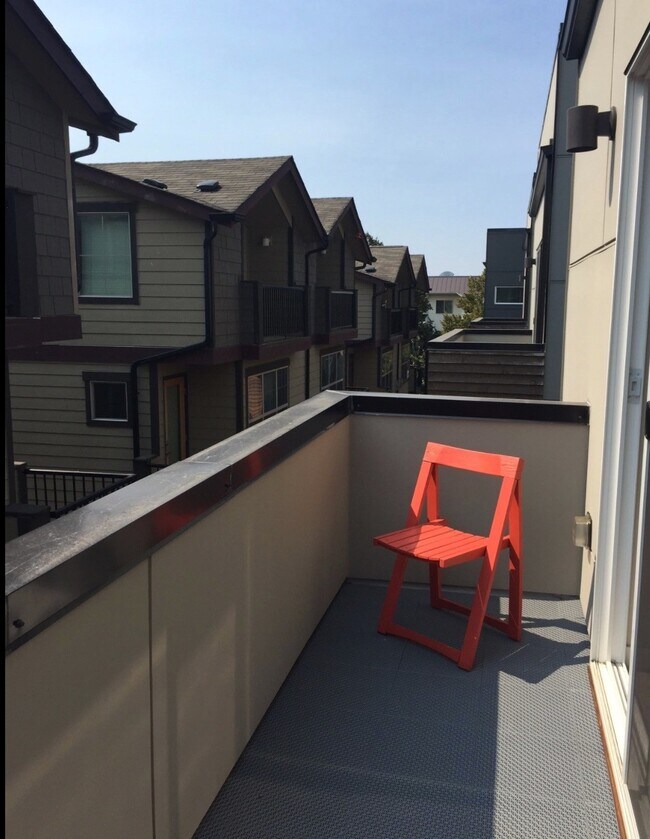 Building Photo - 5938 California Ave SW