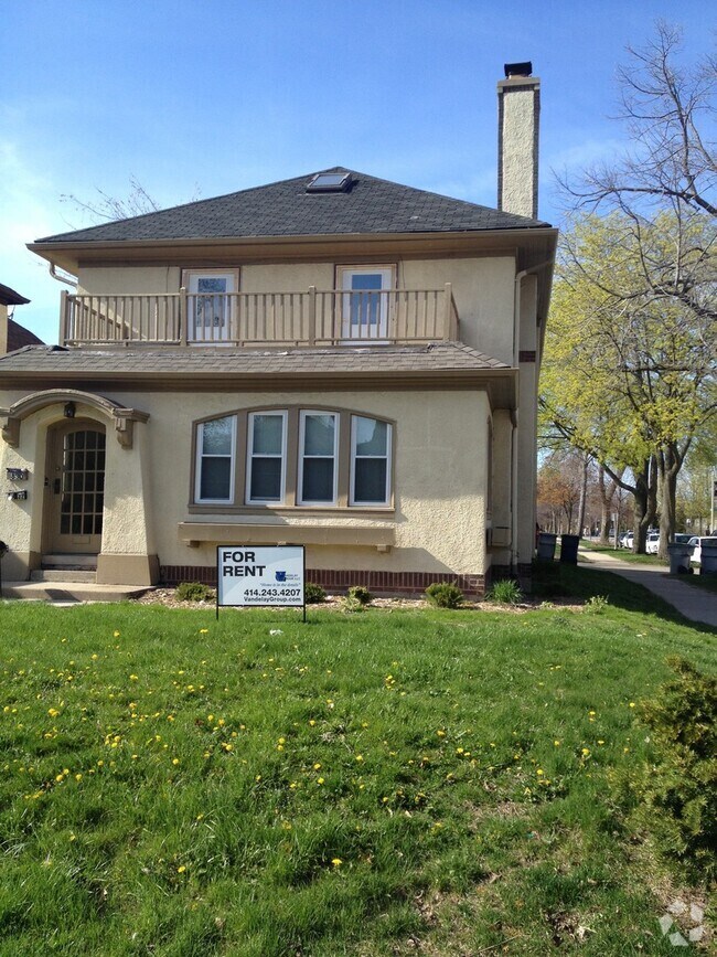 Building Photo - 1830 E Kenwood Blvd