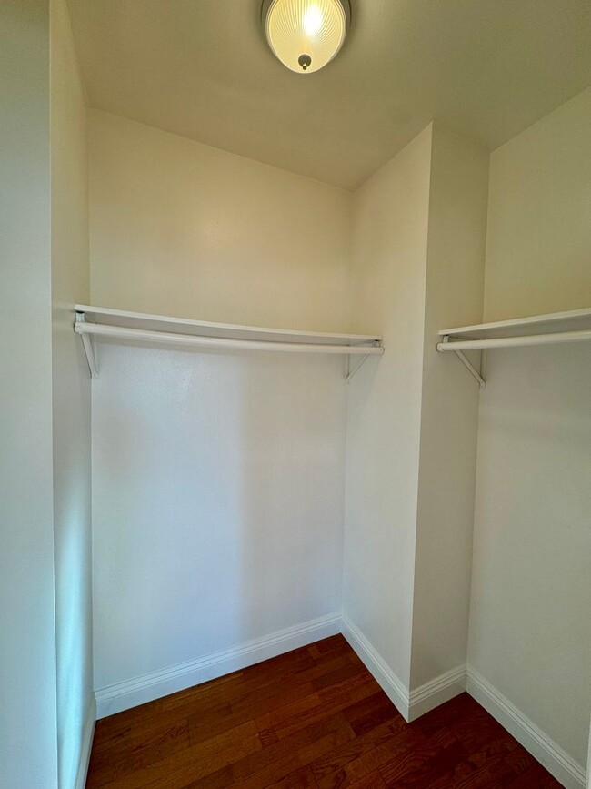 Building Photo - Beautifully Renovated 4 Bed 4 Bath House For Rent In Long Beach!