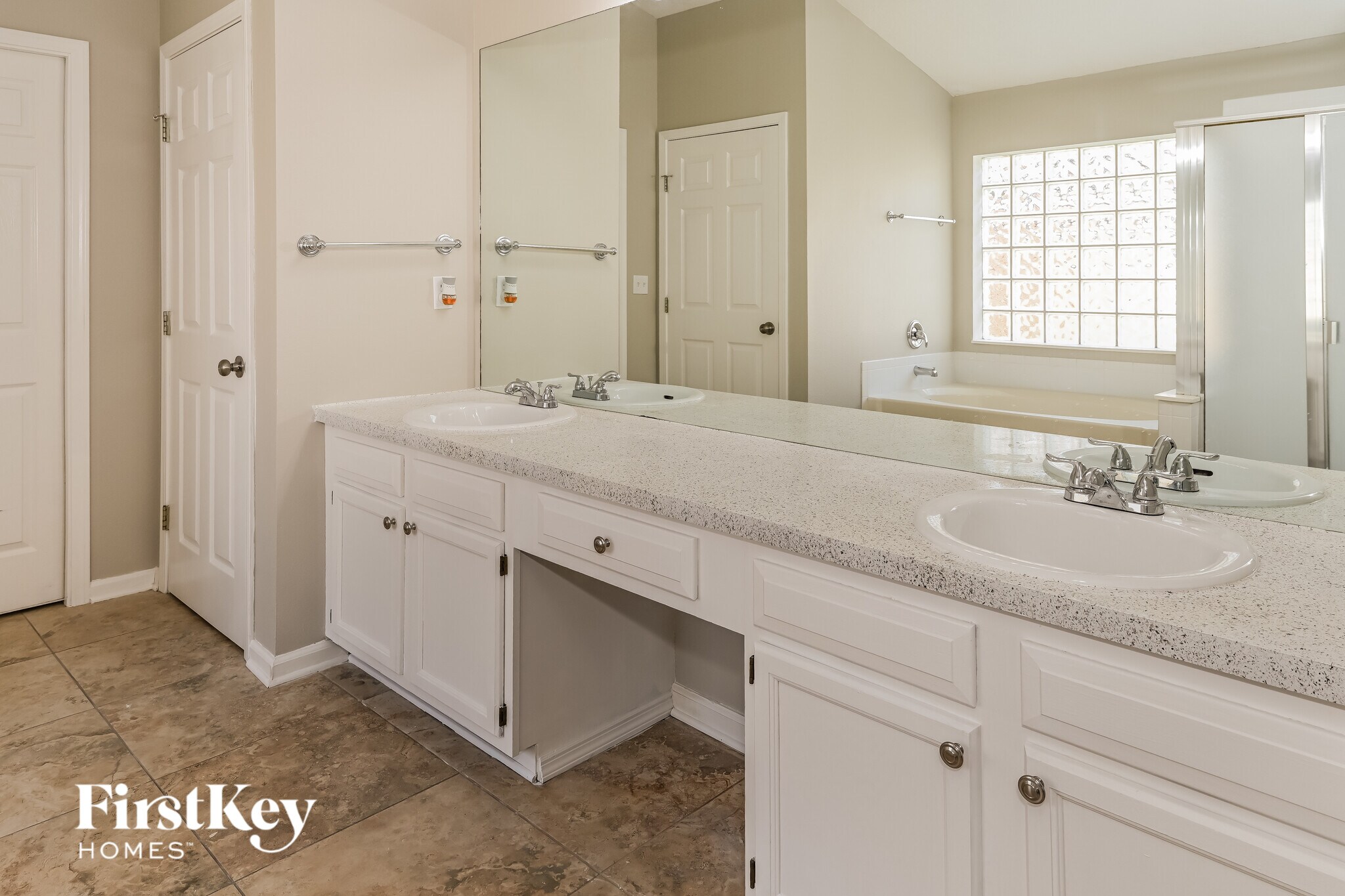 Building Photo - 13071 Chets Creek Dr N