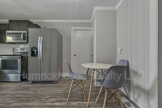 Building Photo - 2320 Olando St