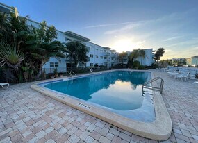 Building Photo - 223 Columbia Dr