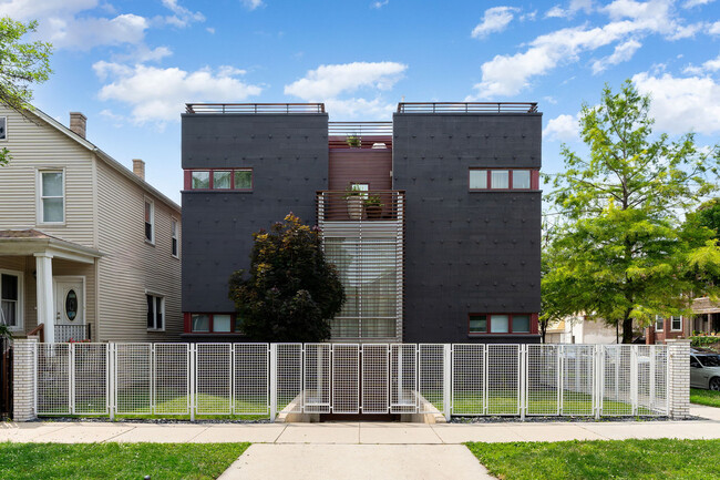 Building Photo - 1856 N Fairfield Ave