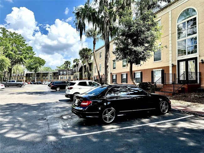 Building Photo - 4010 Versailles Dr