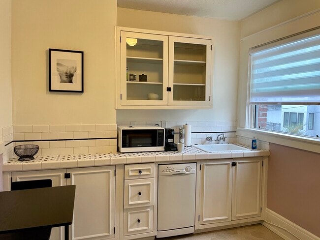 Building Photo - 1631 NW Everett St