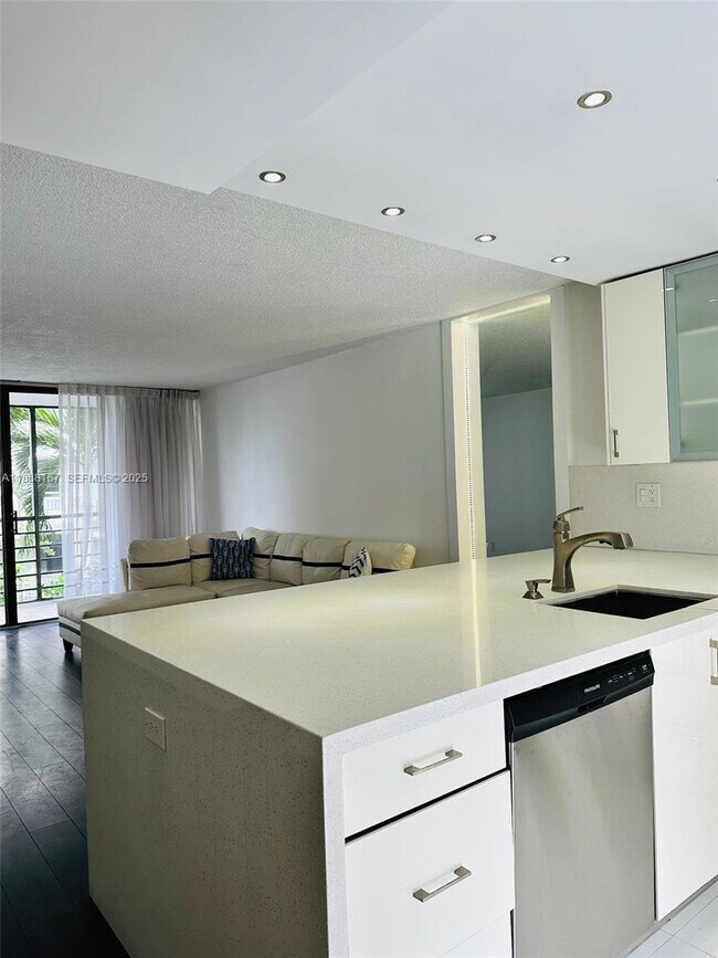 Building Photo - 20400 W Country Club Dr