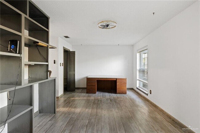 Building Photo - 812 Voltz Ln