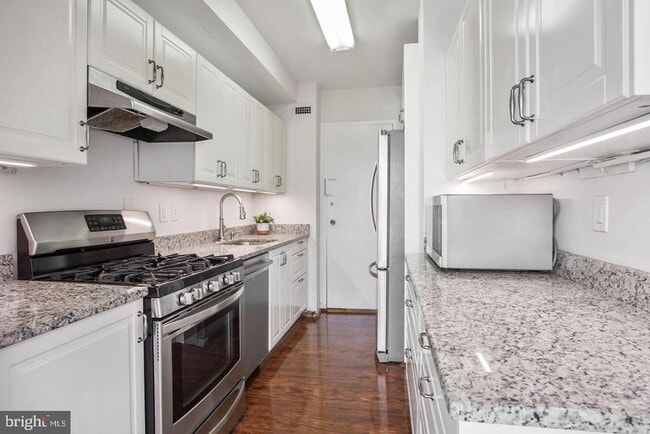 Building Photo - 10500 ROCKVILLE PIK