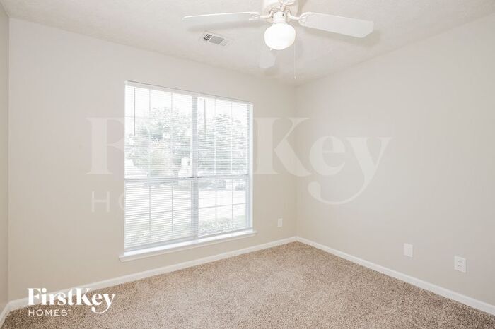 Building Photo - 6165 Pembroke Dr