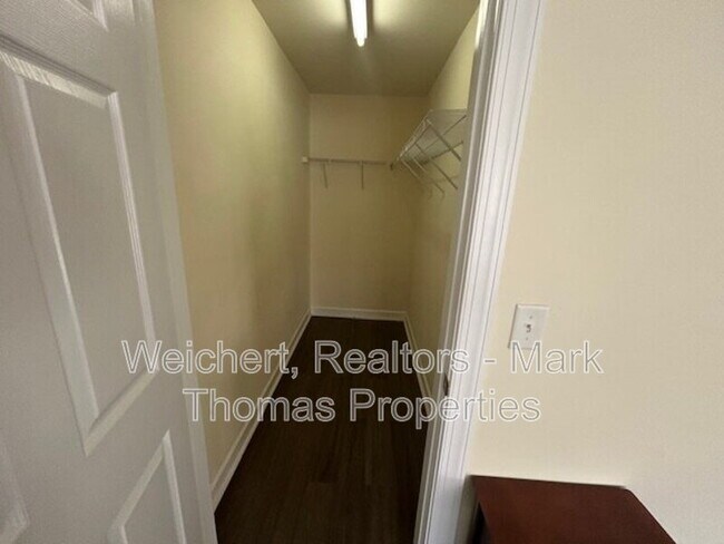 Building Photo - 929 Morreene Rd