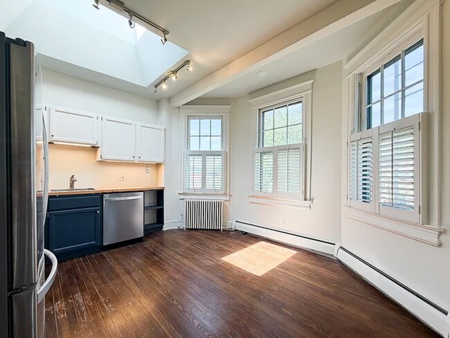 Building Photo - 101 7th St SE