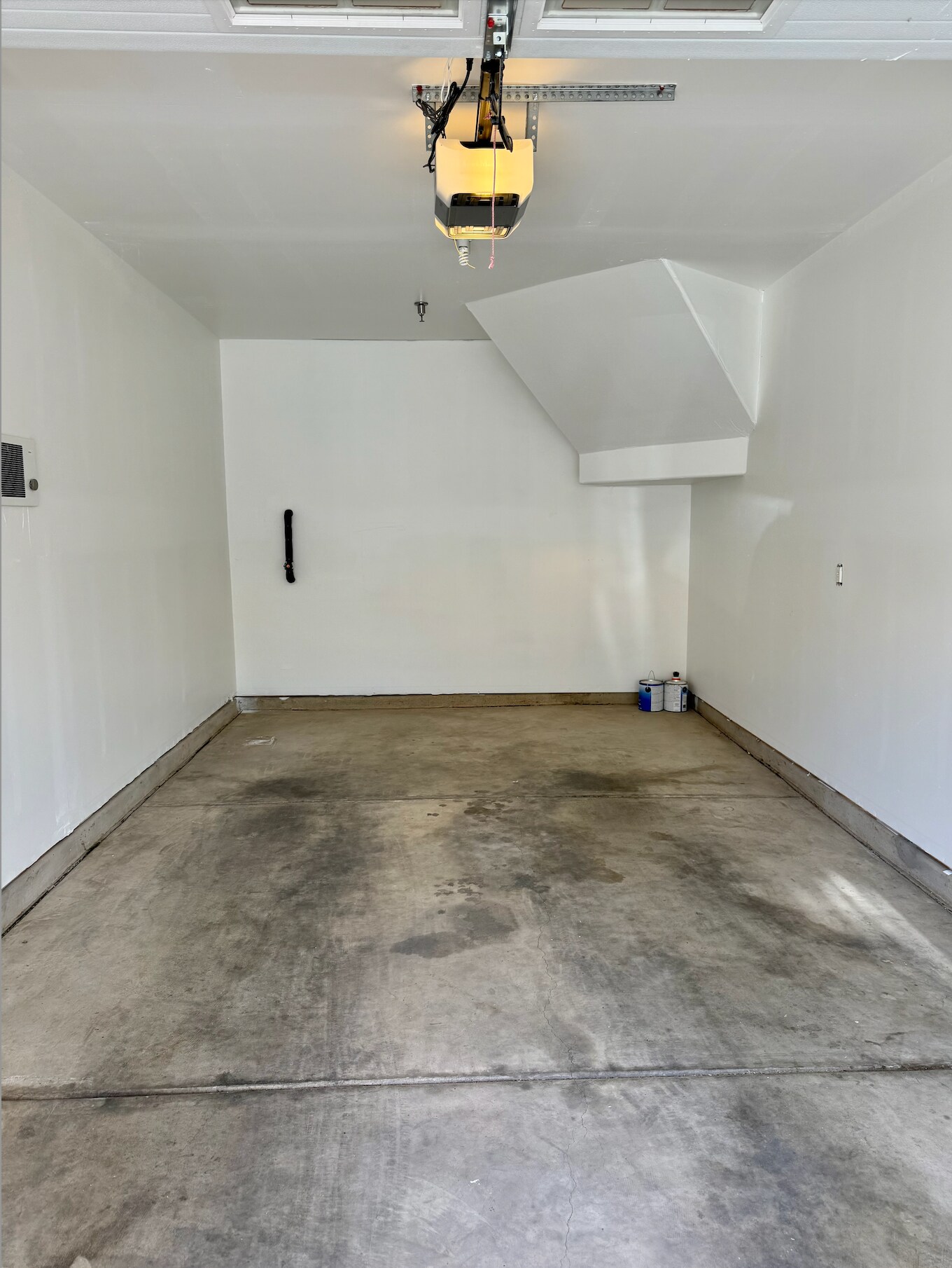Attached Garage - 601 Menaul Blvd NE