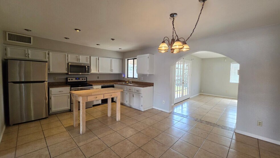 Building Photo - 4657 E Covina St