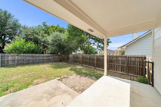 Building Photo - 1707 Primrose Ln